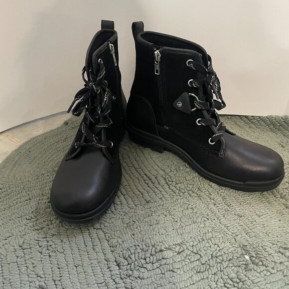 UGG Shoes - UGG Women's Hapsburg Hiker Fashion Boot. Size 7.5 Zip side, lace up